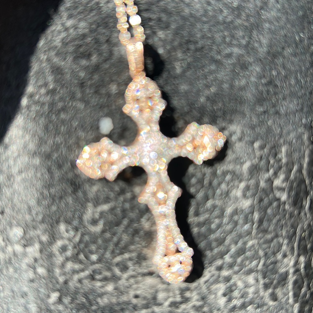 VS1 Diamond cross pendant